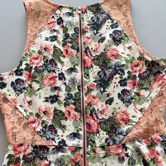 Louche Floral Mini Skater Dress with Lace | Small - Picture 4 of 4